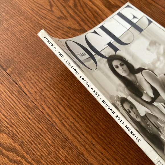 Vogue italian plus size models summer 2011 edition - Picture 3 of 3